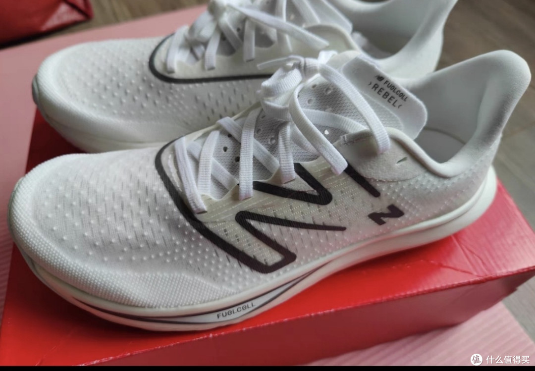 New Balance Rebel v3:情侣跑步新选择