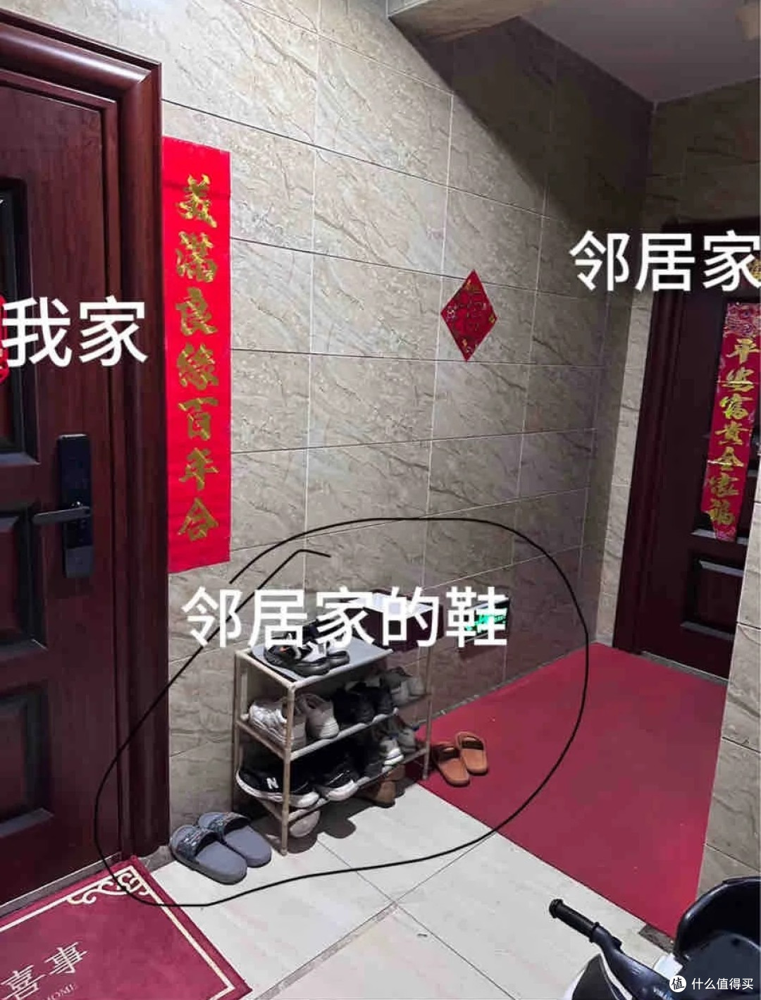 物业不让门口放鞋子和鞋柜,瞧瞧“网友的新招”,干净整洁还美观