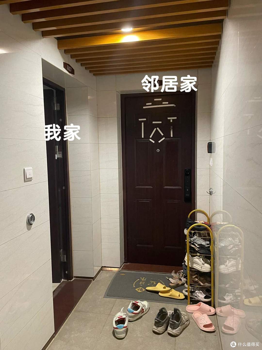物业不让门口放鞋子和鞋柜,瞧瞧“网友的新招”,干净整洁还美观
