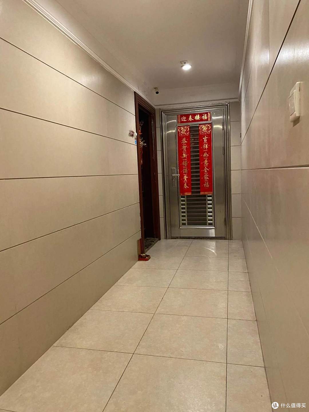 物业不让门口放鞋子和鞋柜,瞧瞧“网友的新招”,干净整洁还美观