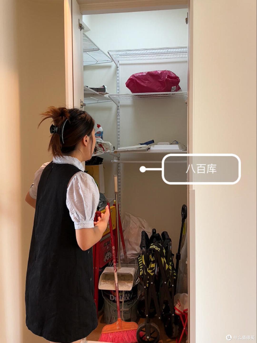 物业不让门口放鞋子和鞋柜,瞧瞧“网友的新招”,干净整洁还美观