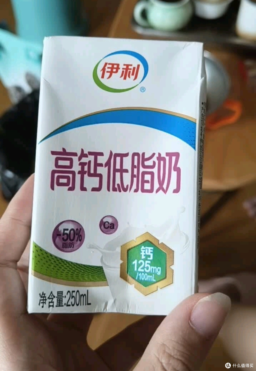 伊利高钙低脂牛奶 250ml*21盒 加25%钙早餐伴侣 中秋送礼盒装