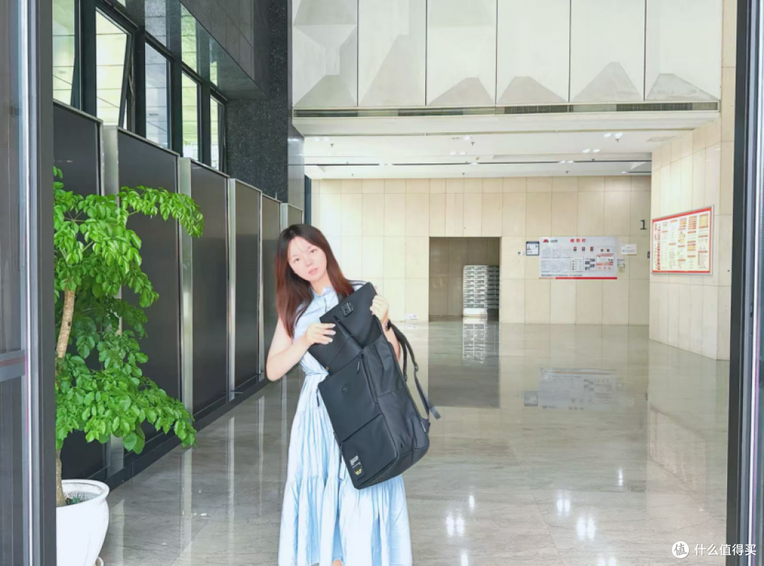 双肩包VS托特包?实测地平线8号MOMENT的通勤全能性