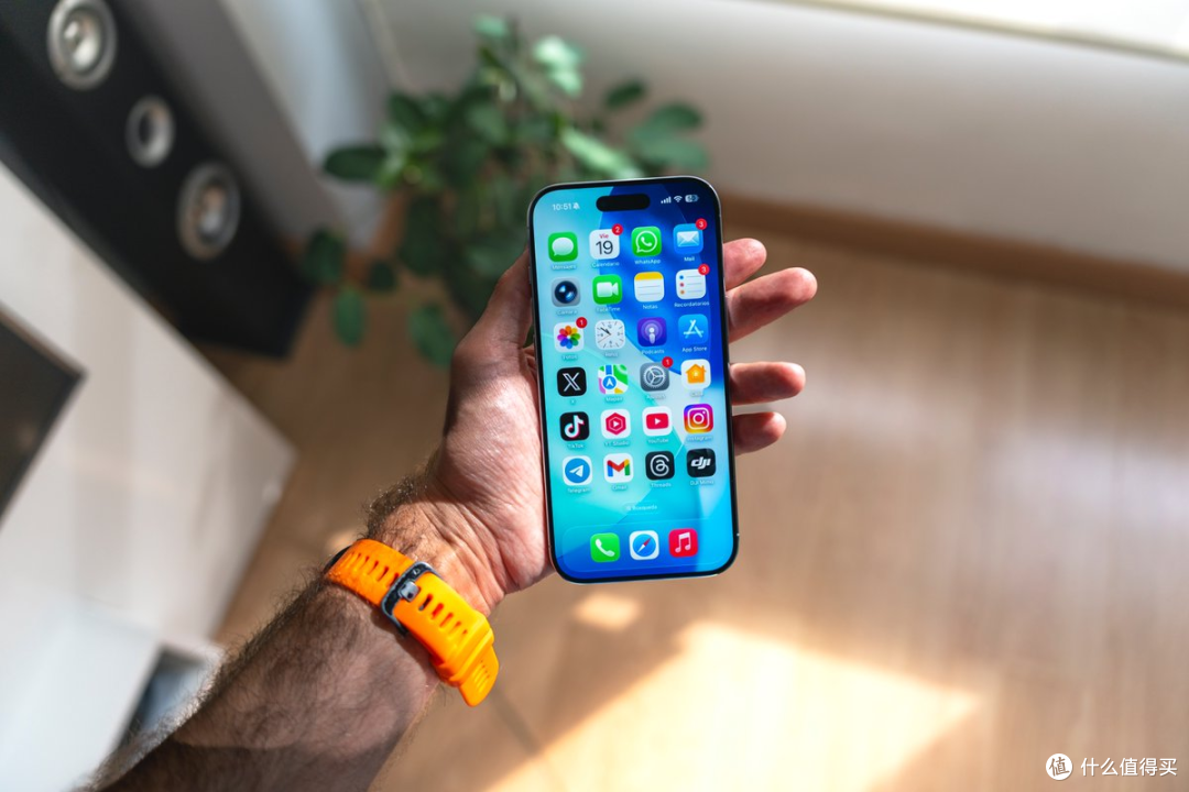 不买国产机，iPhone 17 Pro Max和三星Galaxy S25 Ultra怎么选？