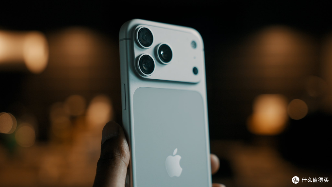 不买国产机，iPhone 17 Pro Max和三星Galaxy S25 Ultra怎么选？