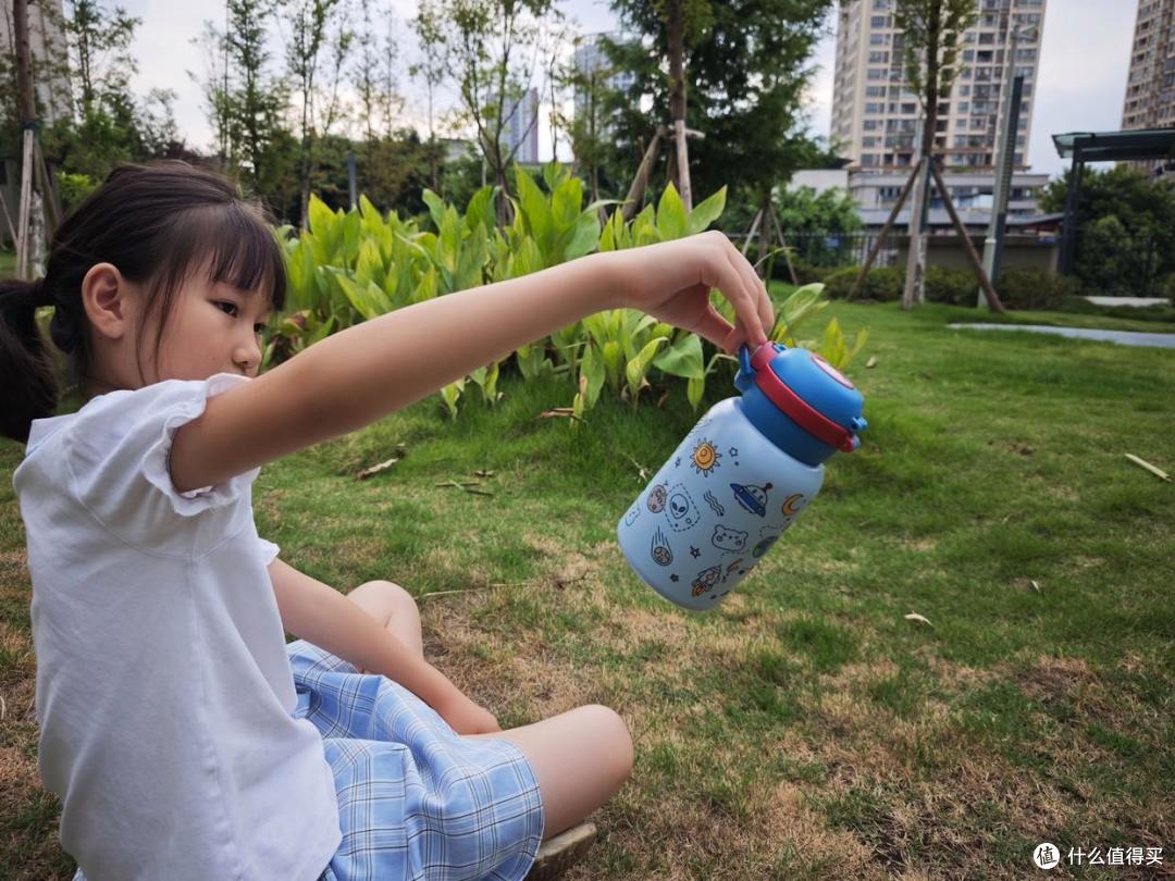给孩子安全饮水新选择!宫菱儿童保温杯测评:欧盟认证安全0胶水