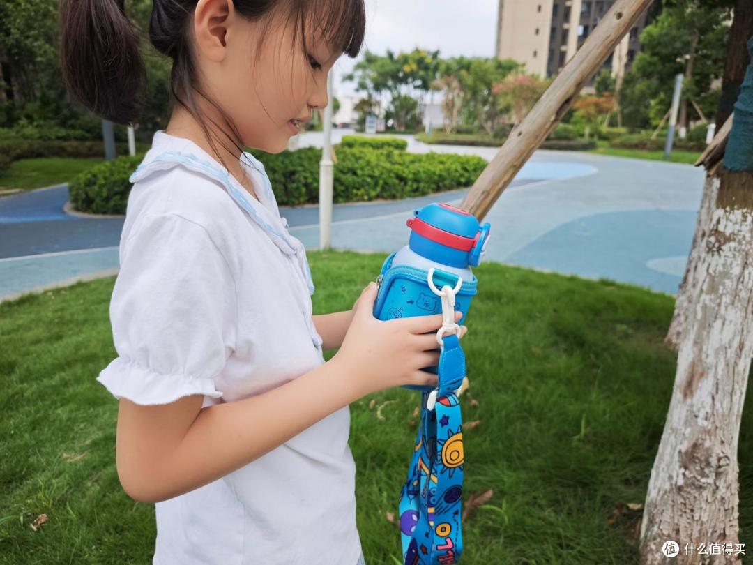 给孩子安全饮水新选择!宫菱儿童保温杯测评:欧盟认证安全0胶水