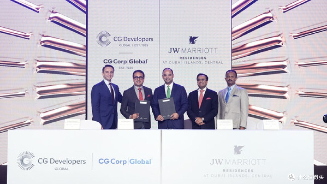 L至R ： Erden Kendigelen ， Marriott International区域副总裁， Rahul Chaudhary ， MD ， CG Corp Global & CGDevelopers Global ， Jaidev Menezes ，混合用途开发（ EMEA ）区域副总裁， Marriott International ， Varun Chaudhary ， MD ， Corp Global ， Jismon Thomas ， CG Developers Global开发经理兼首席财务官