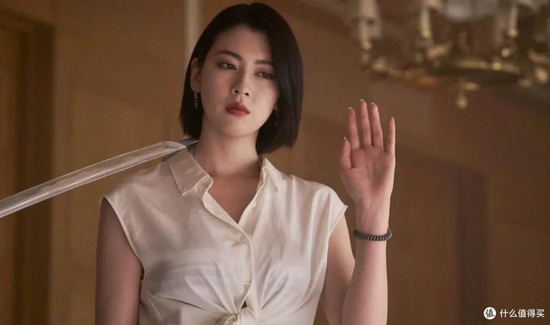 时隔三年,Netflix的限制级爽剧,终于回归了
