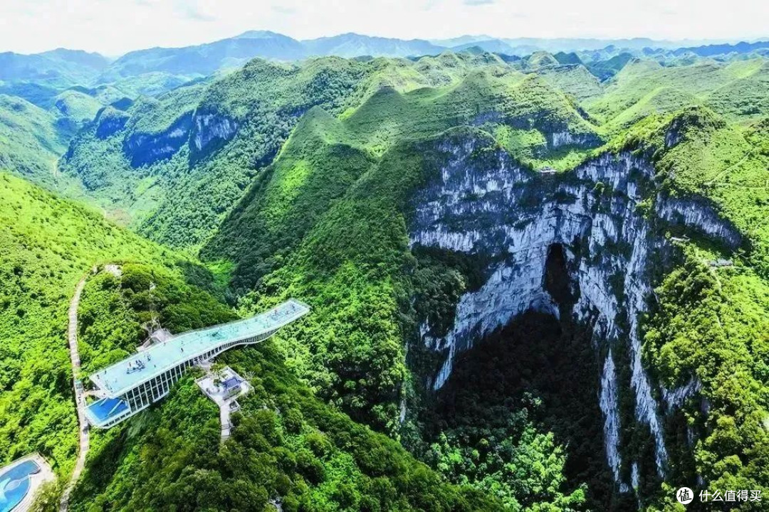 百色秘境奇遇记:喀斯特山水、天坑探险与绣球传情的心动旅程