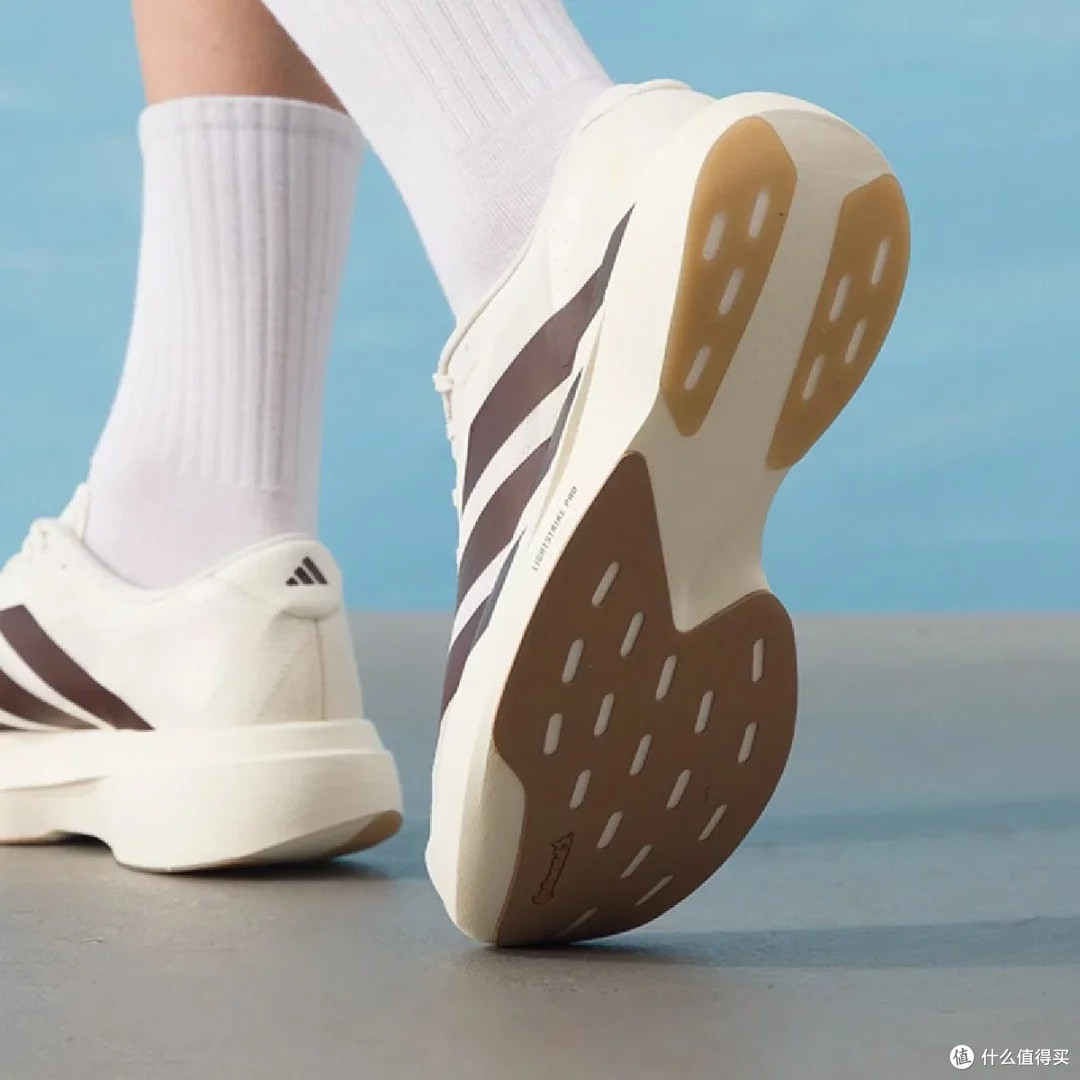adizero Evo SL M:轻便透气跑鞋
