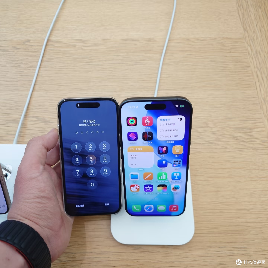 线下摸了一遍iPhone17系列,最大的遗憾是