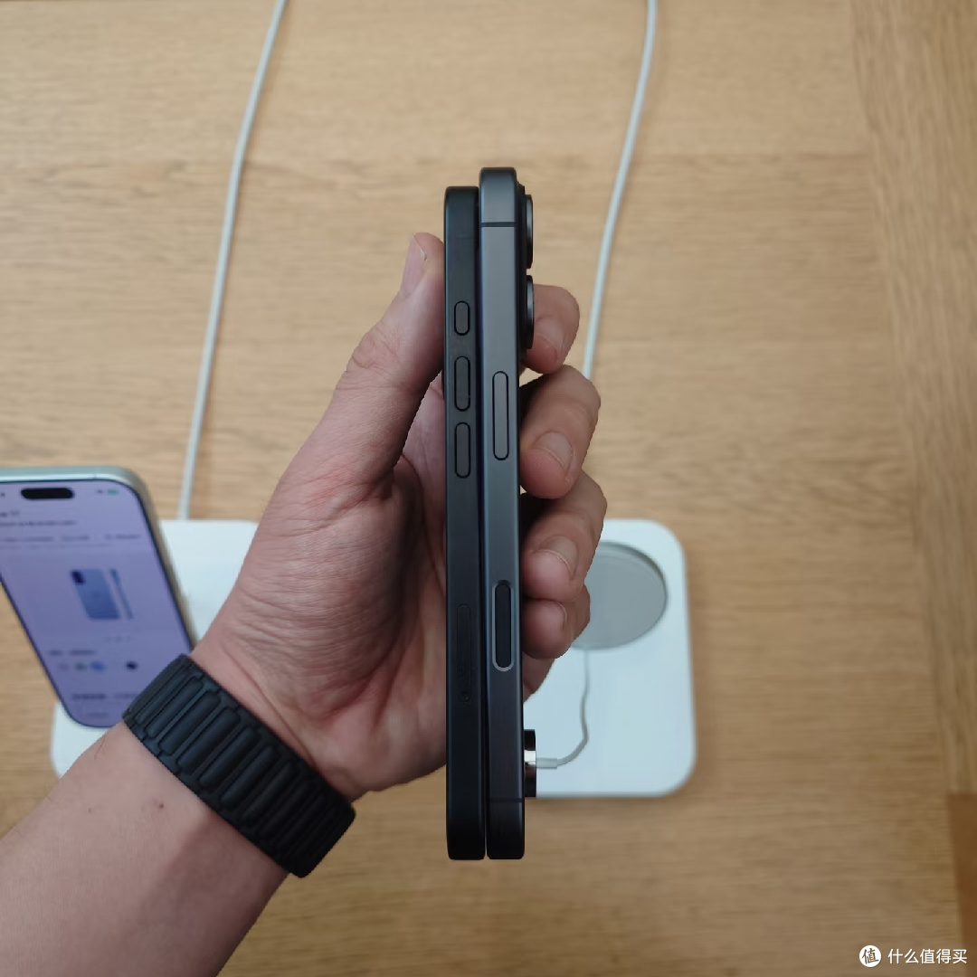 线下摸了一遍iPhone17系列,最大的遗憾是