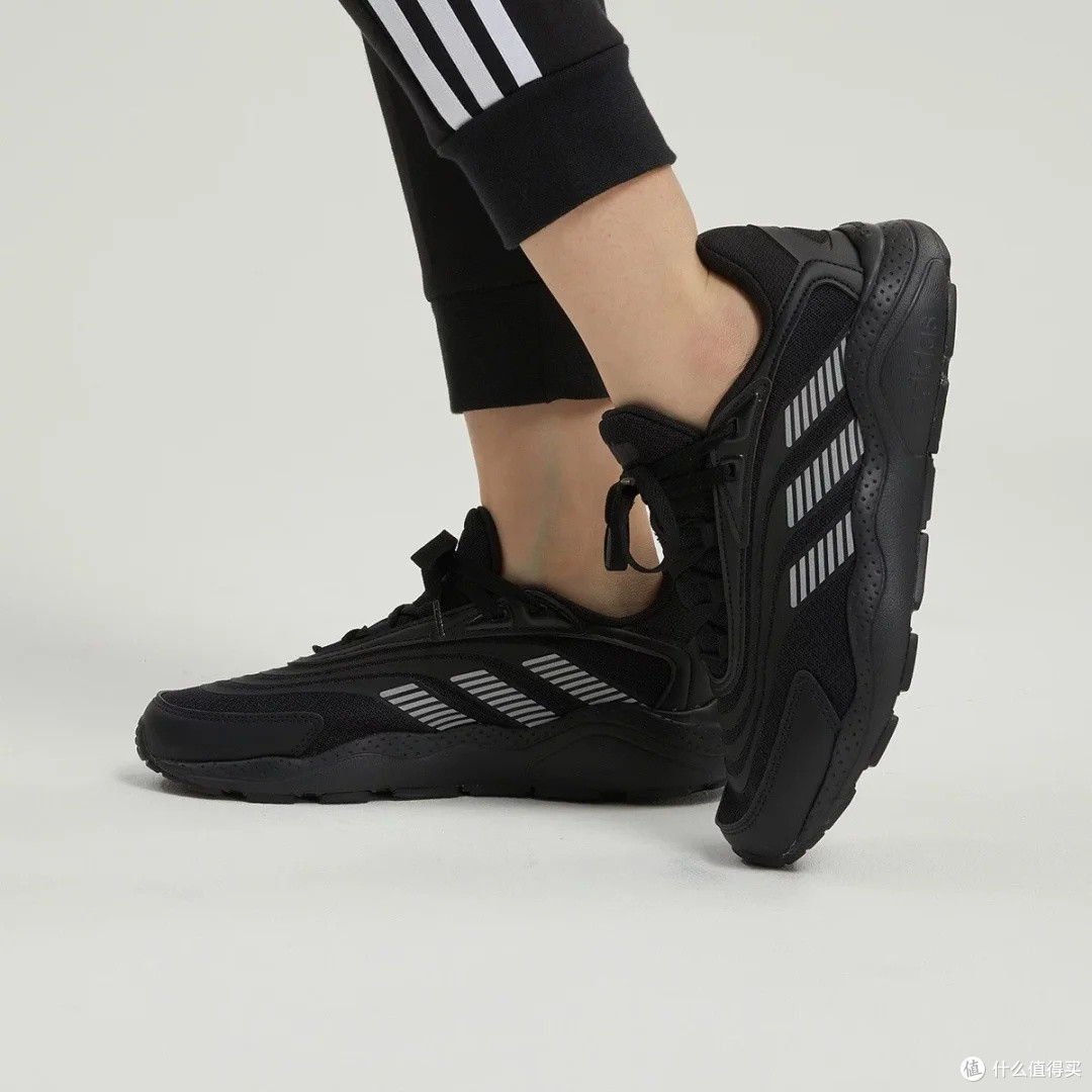 adidas NEO男款休闲鞋设计与功能亮点