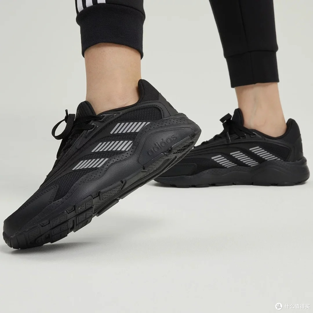 adidas NEO男款休闲鞋设计与功能亮点