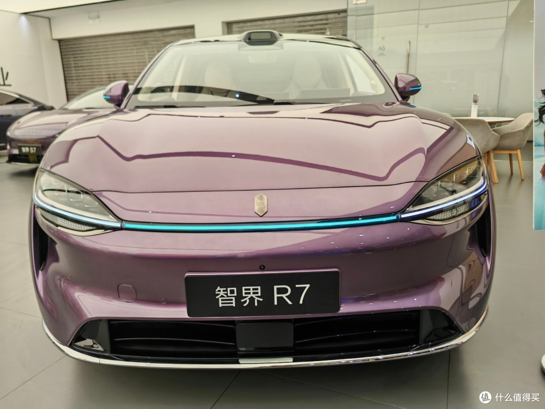 明明是问界M7上市,为何智界R7反而意外大火起来了?
