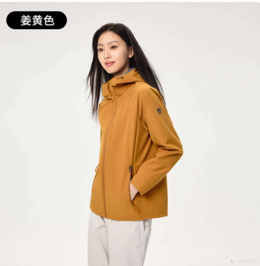 谁懂啊!这件软壳衣把「户外硬核」和「日常好看」焊在一起了👌