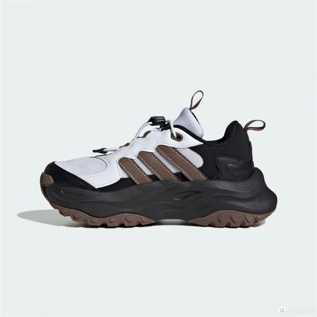 adidas千层鞋:复古与现代融合