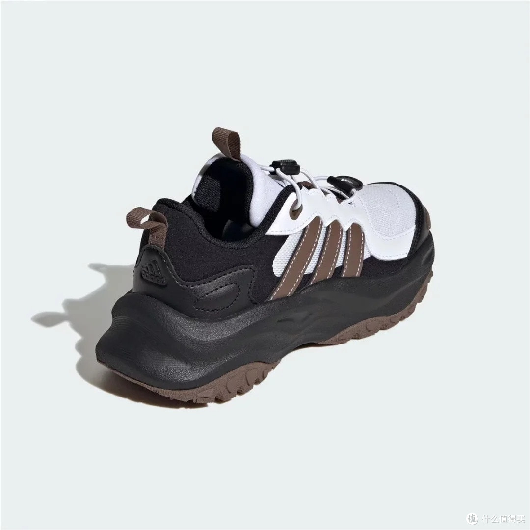 adidas千层鞋:复古与现代融合