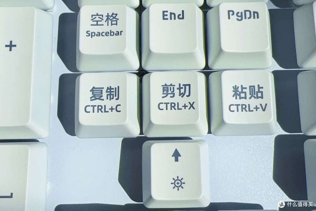 左手键盘提高办公效率?泽益 ZY-2218 纵横天下三模键盘给你答案