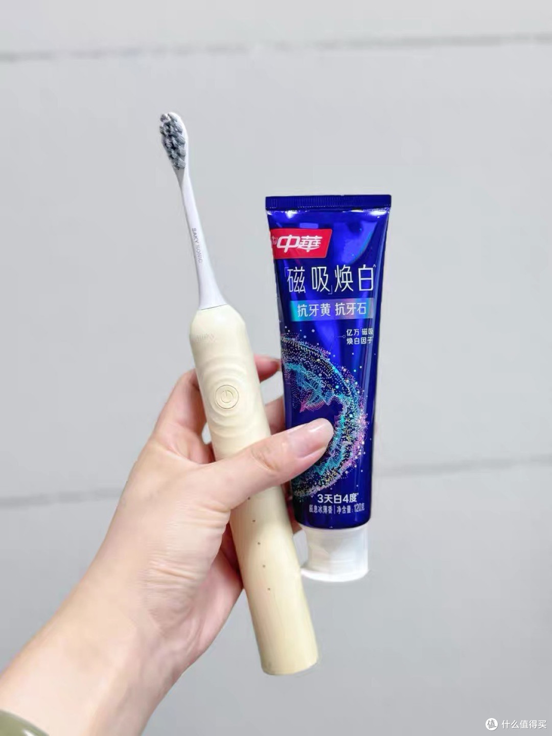 中华磁吸焕白牙膏改善牙齿健康
