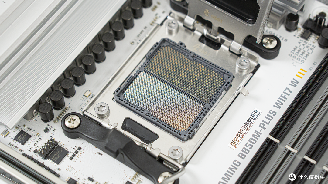 实力至上、火力全开!全新进化华硕 B850 重炮手白色版,性能实测