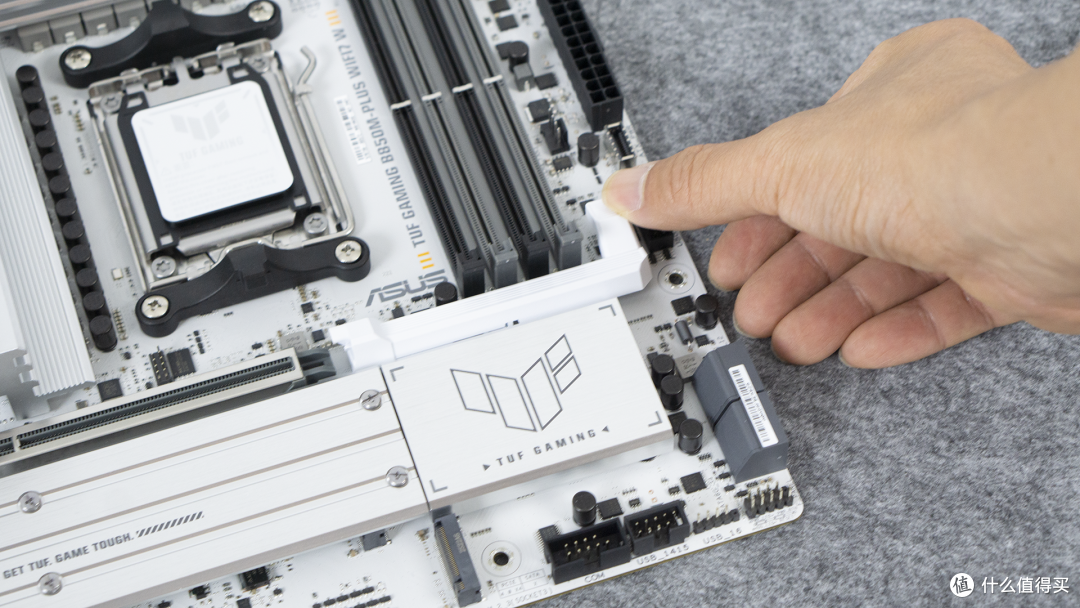 实力至上、火力全开!全新进化华硕 B850 重炮手白色版,性能实测