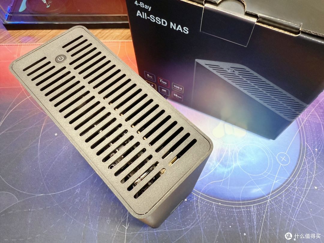 极速静音!超小巧的家庭全闪私有云—铁威马F4 SSD测评!