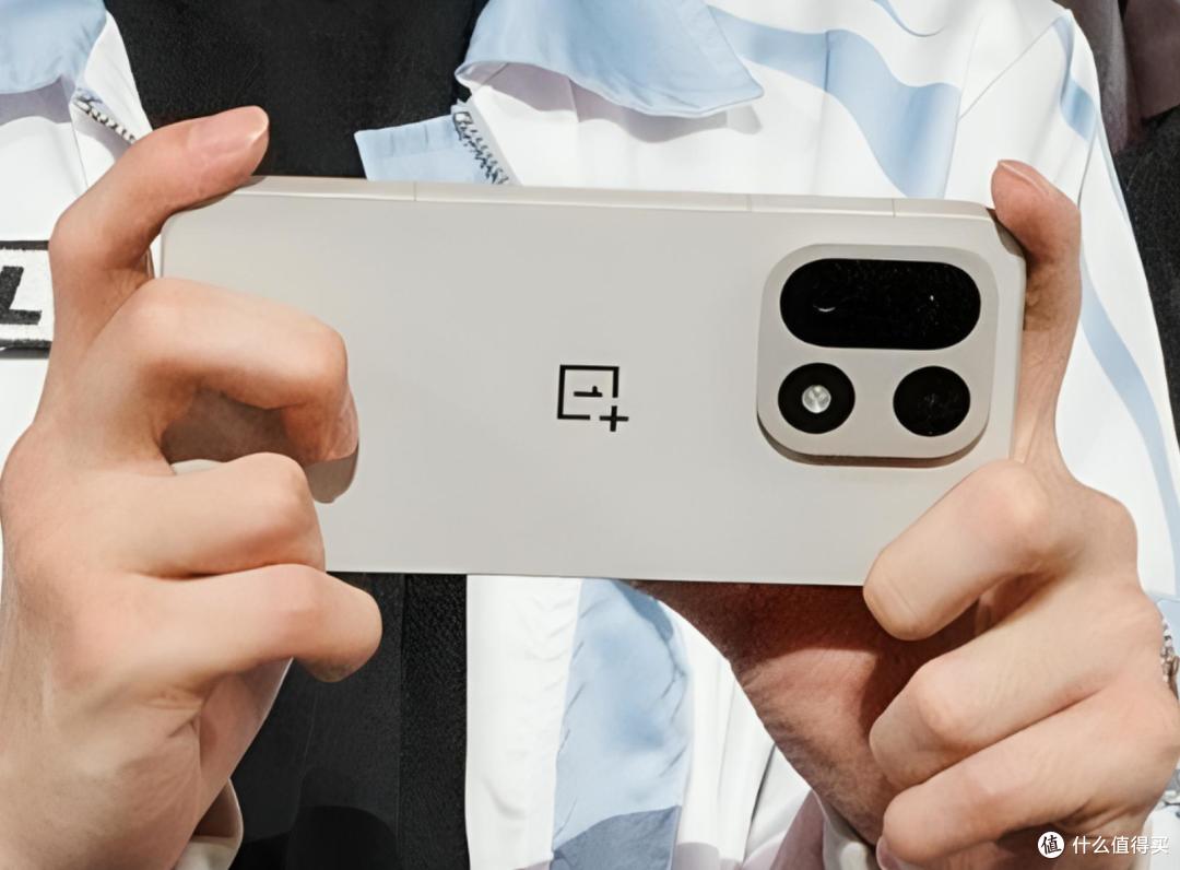 OnePlus 15震撼爆料:7000mAh大电池+165Hz高刷,旗舰格局要变了