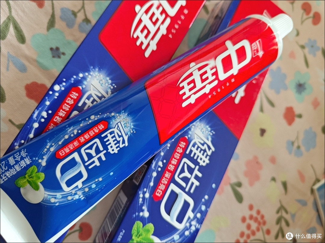全家爱用的中华健齿白牙膏:清洁护龈都靠谱