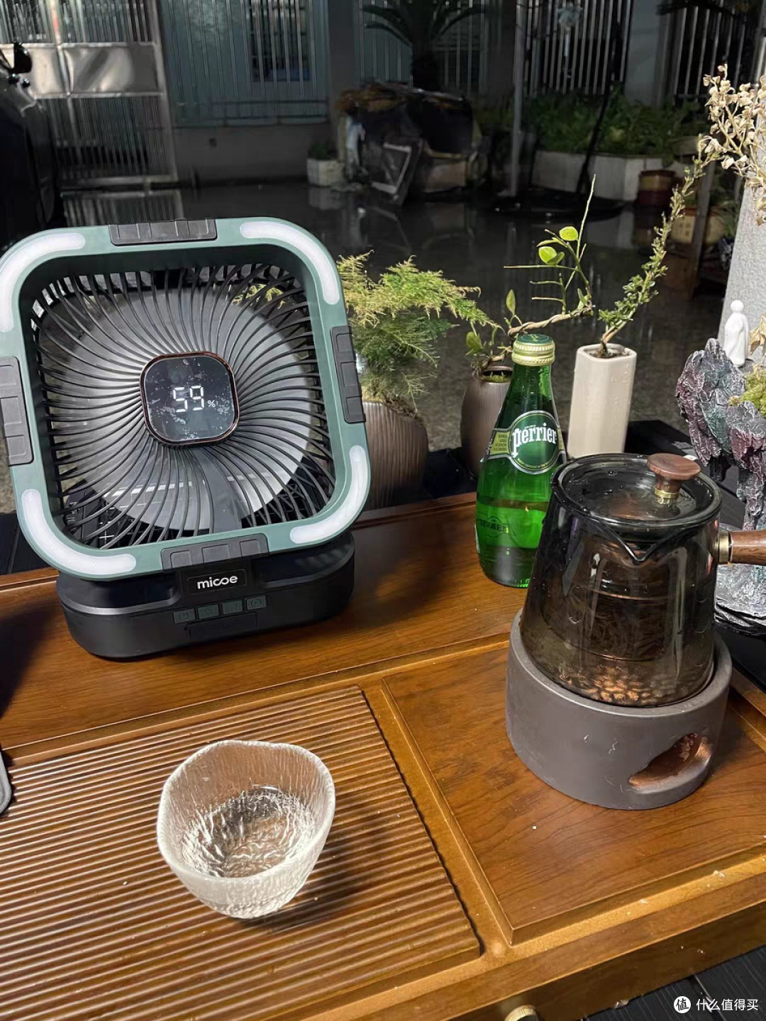2025新款太阳能风扇:清凉随行