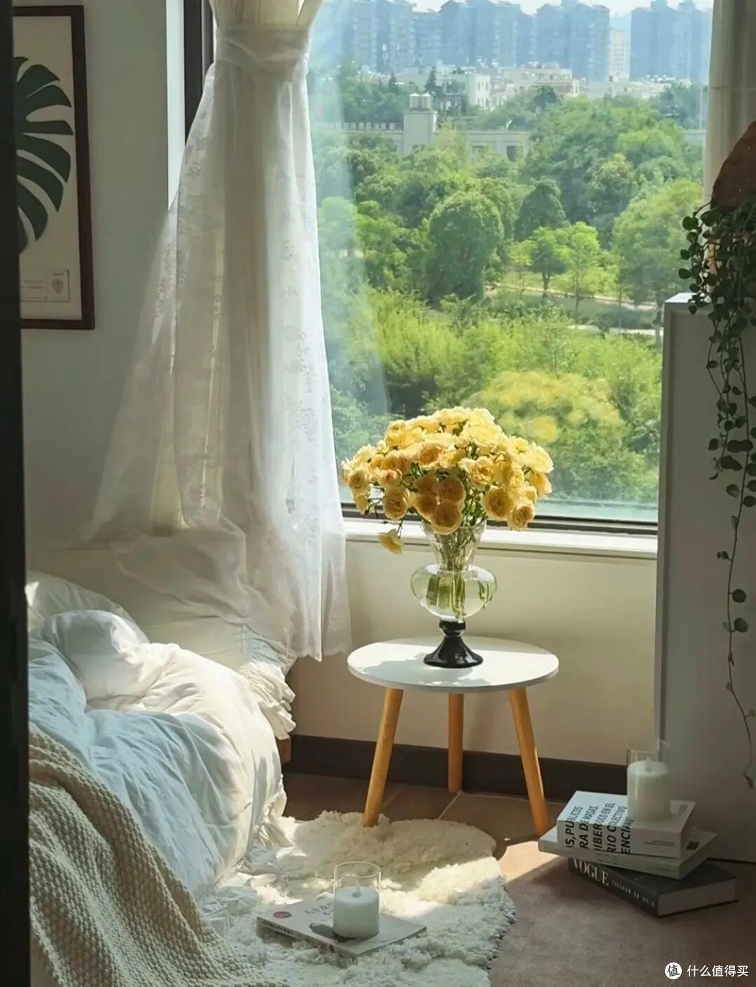 云南一31岁太太，因穷装而走红，仅一背景墙就圈粉无数，太高级了