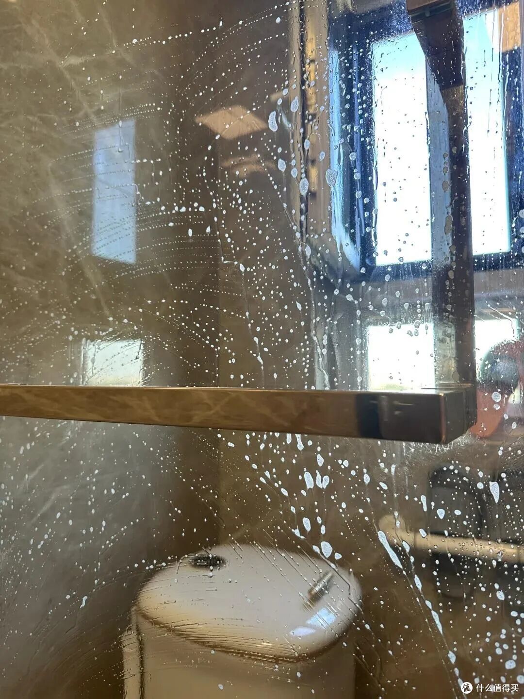 被55岁阿姨的“卫生间智慧”圈粉了，会过日子的人，真不起！
