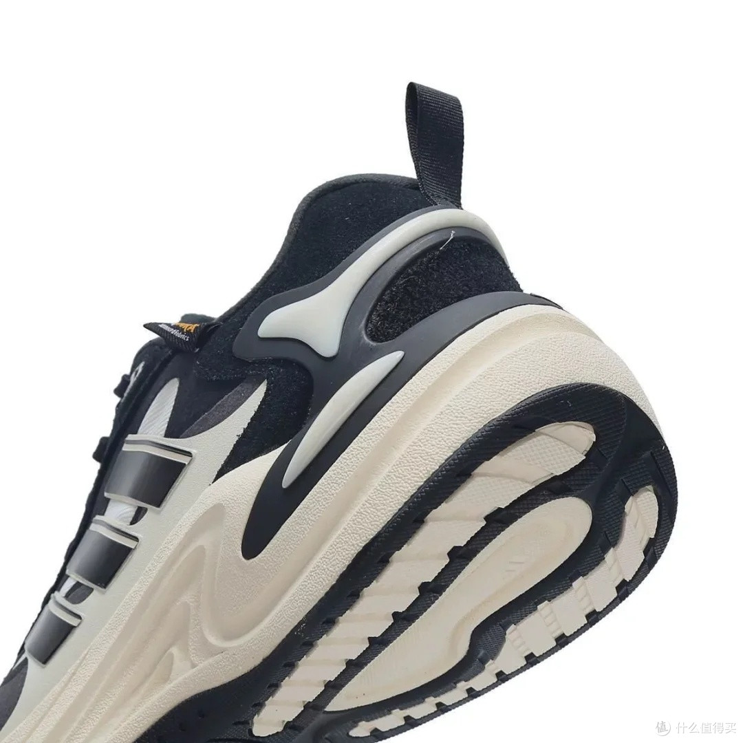 adidas CLIMAWARM冬季运动鞋性能解析