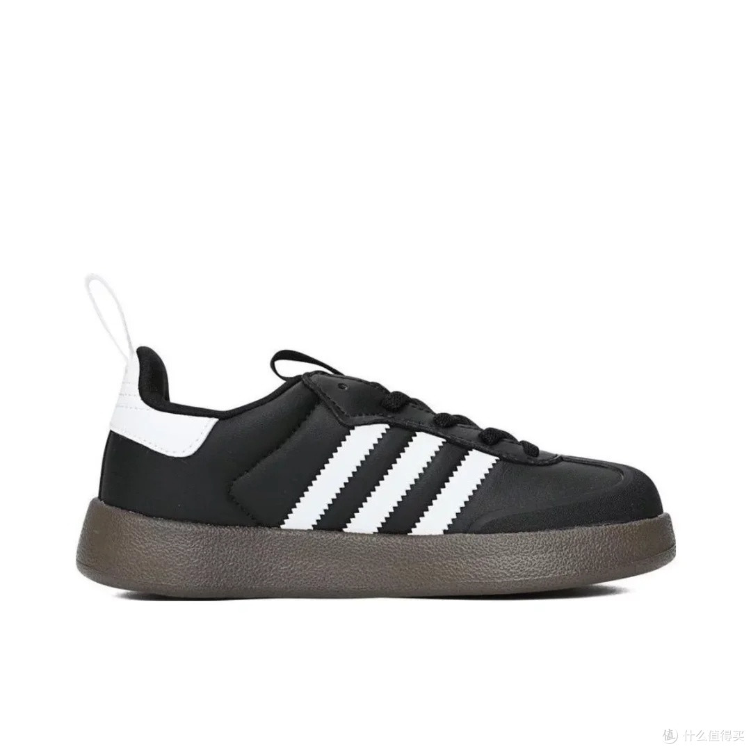 adidas T头鞋：舒适与时尚兼备