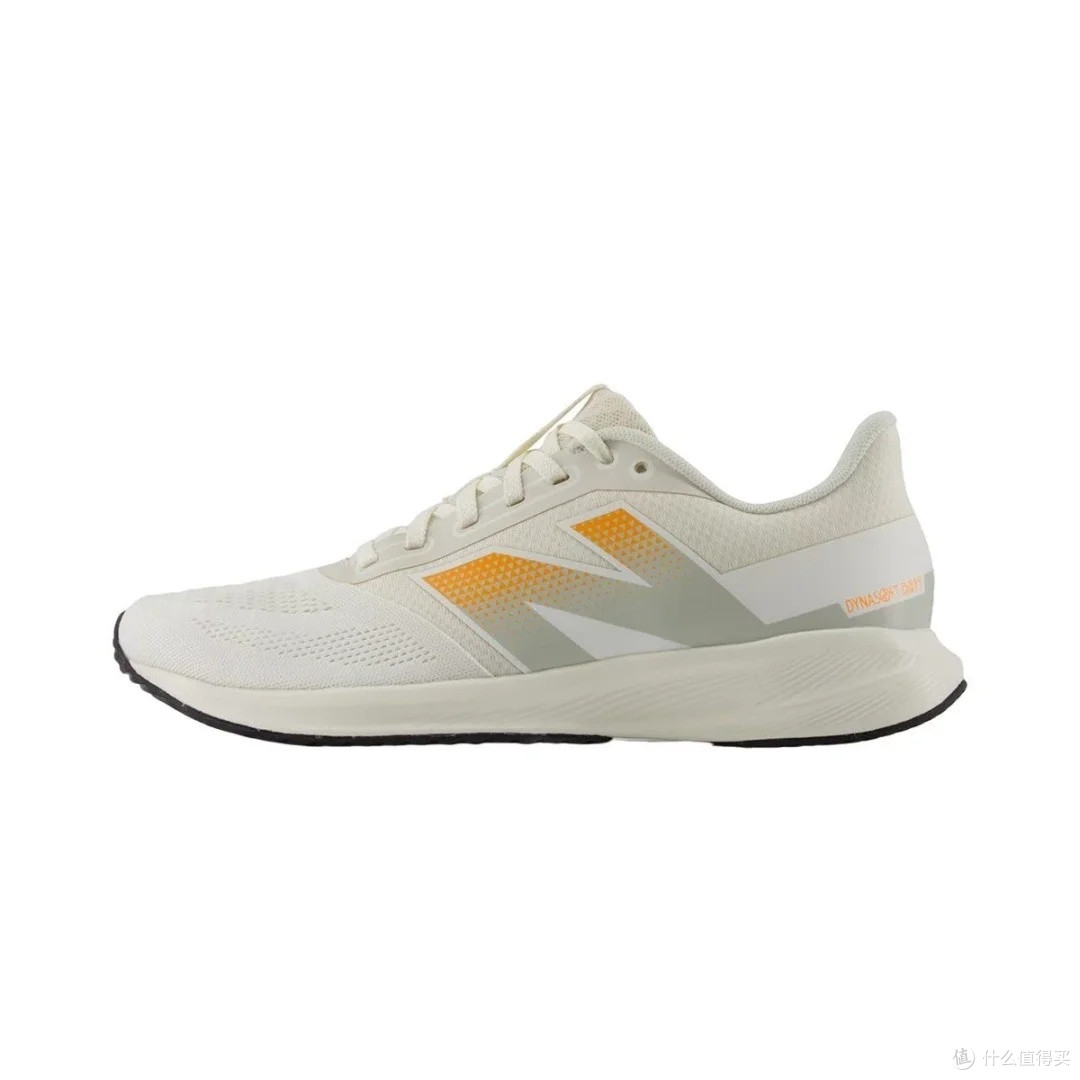 New Balance DRFT v3：轻量回弹入门跑鞋