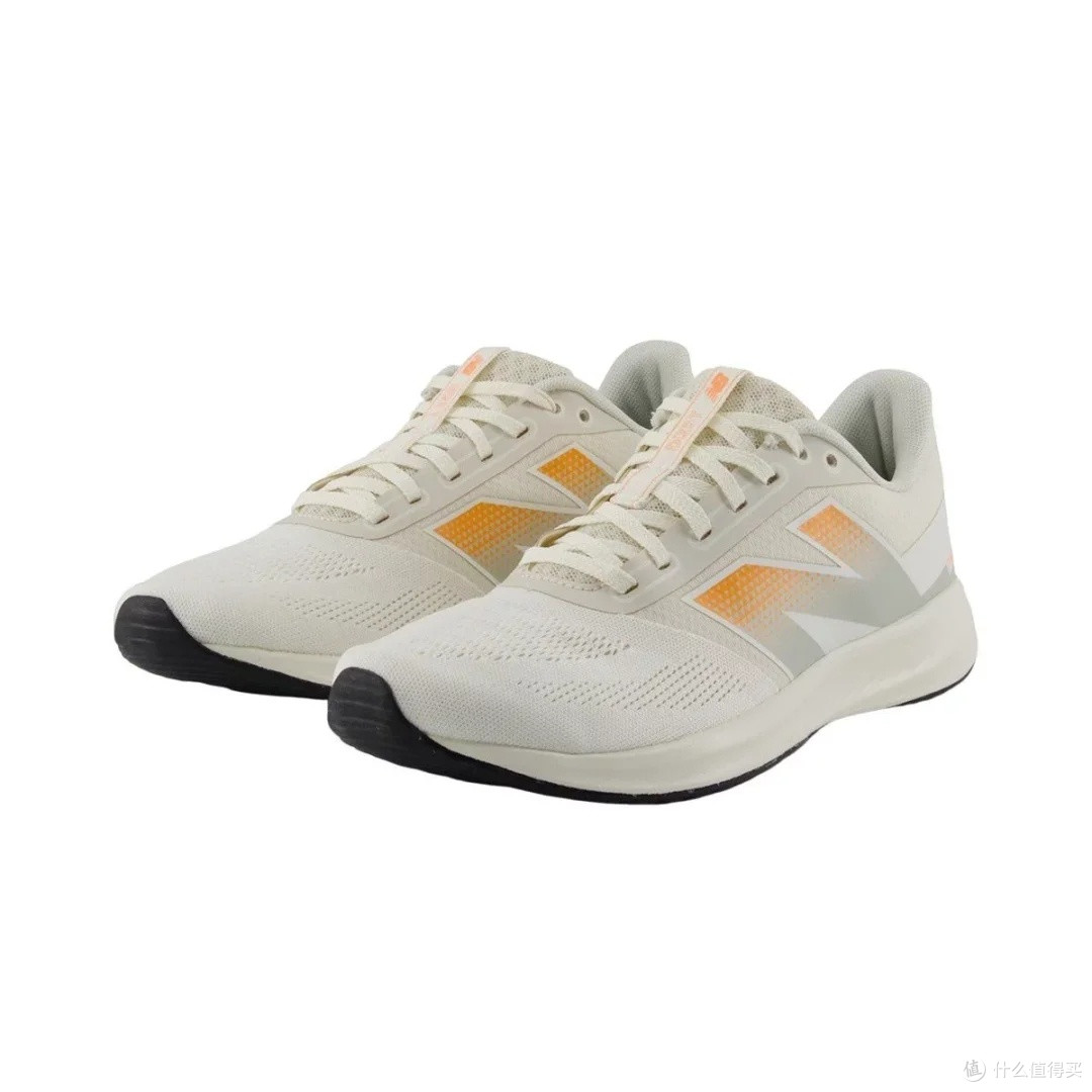 New Balance DRFT v3:轻量回弹入门跑鞋