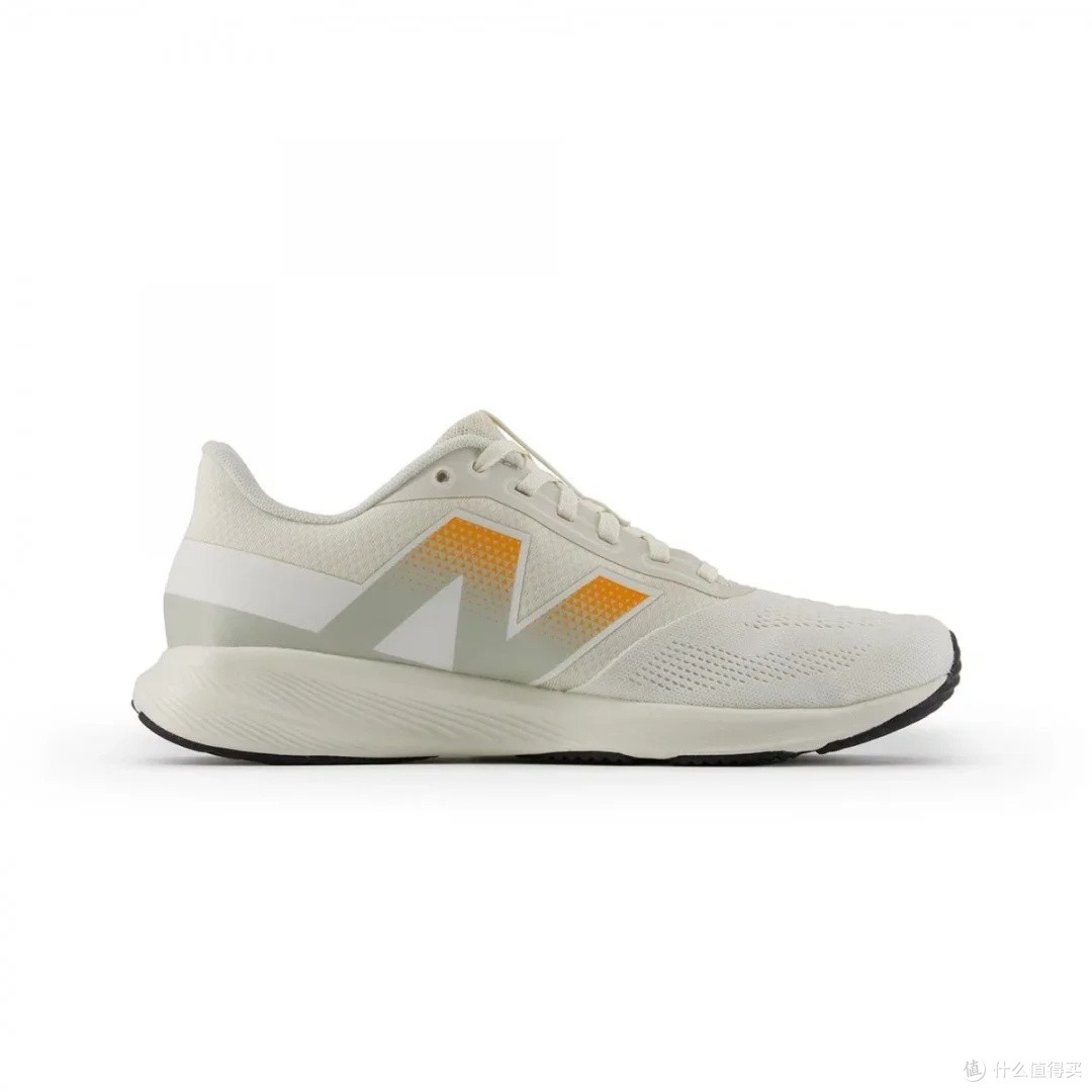 New Balance DRFT v3:轻量回弹入门跑鞋