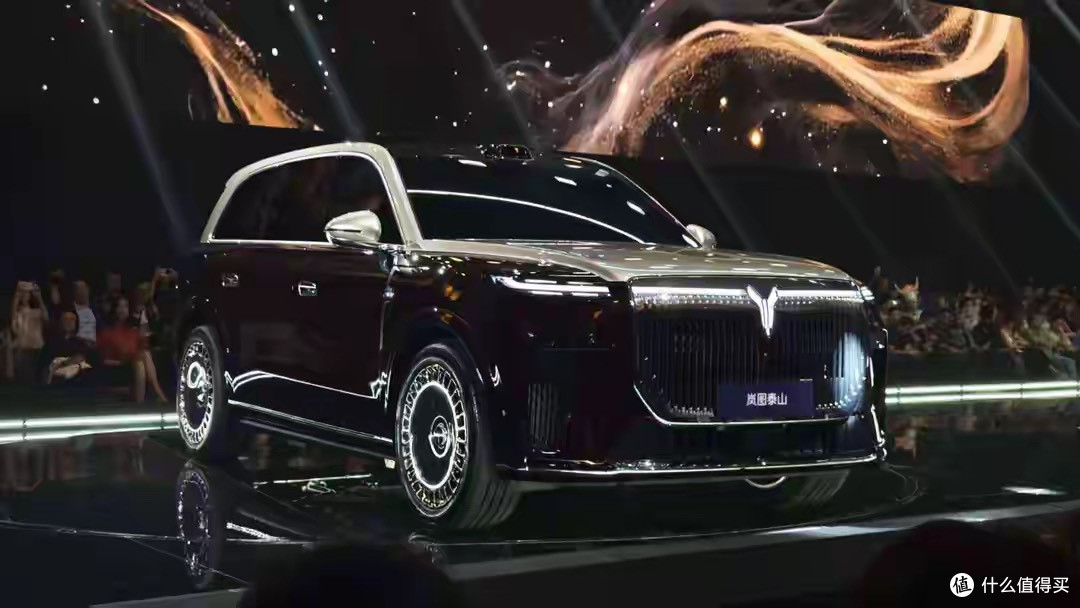 车长超 5.2 米！岚图旗舰 SUV「泰山」亮相，高管：我们就是冲着 BBA 来的