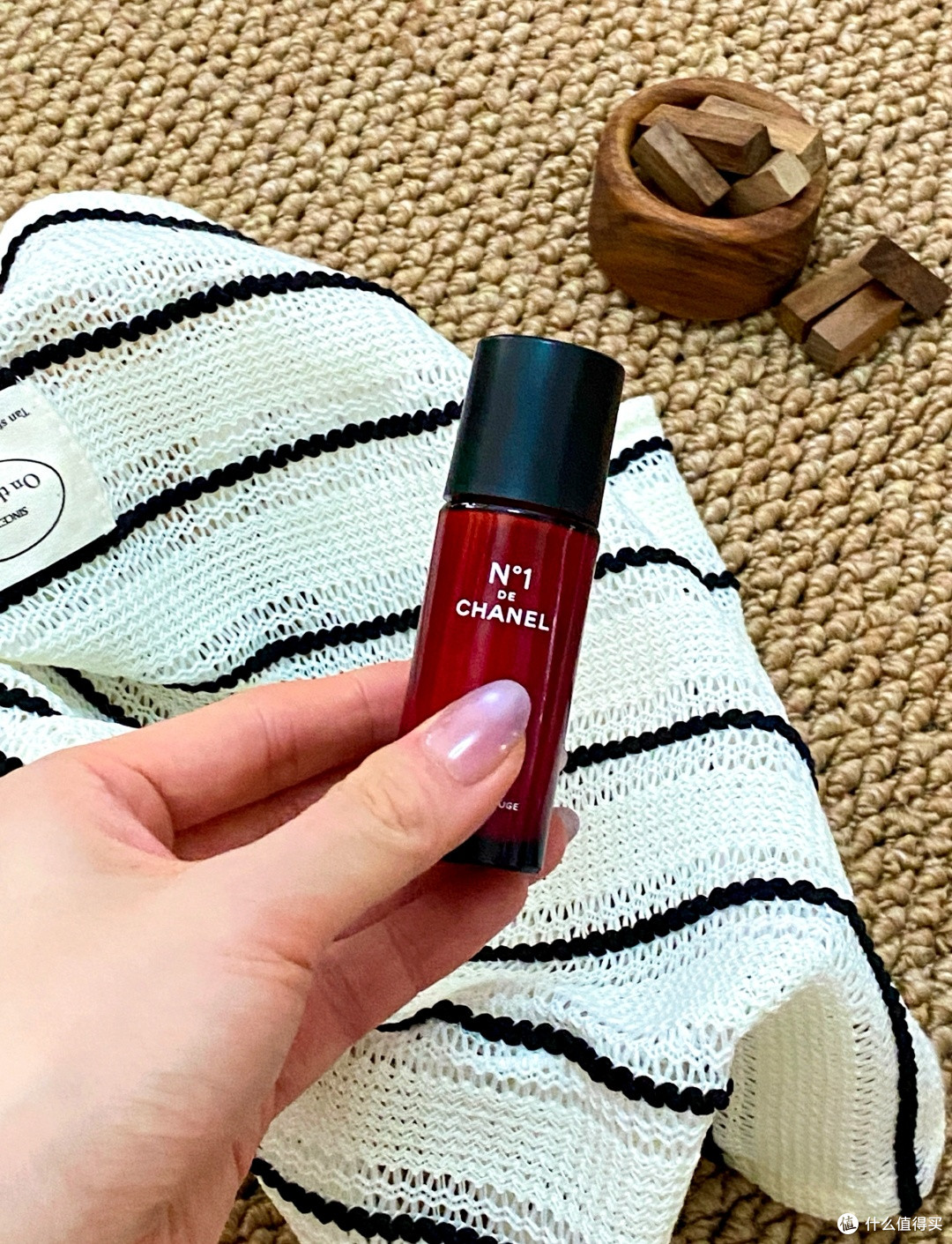 熬夜党续命神器？CHANEL香奈儿一号红茶花眼部精华