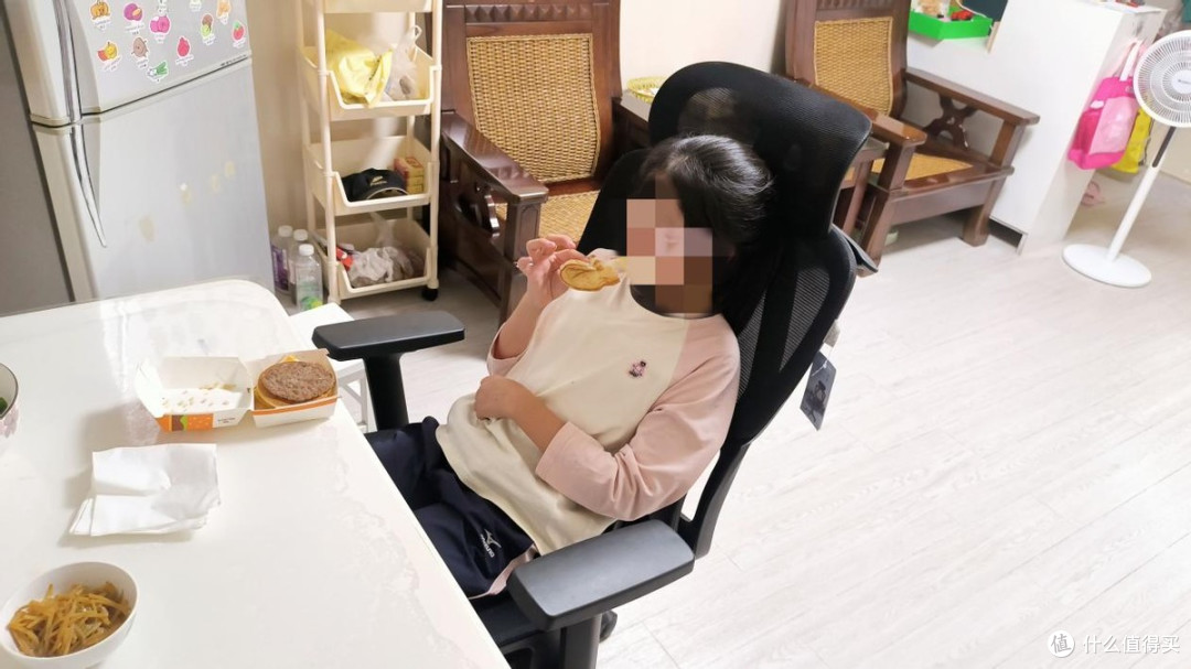 这把椅子比我前任还懂“撑腰”?夏草木Fit2人体工学椅深度评测