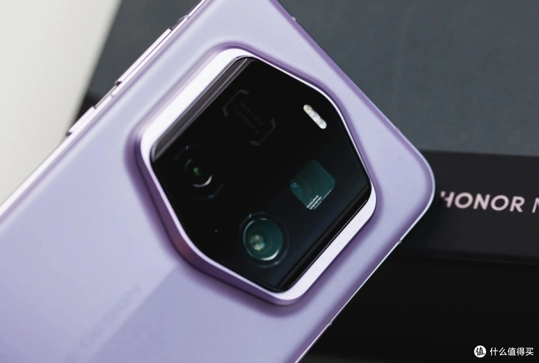 荣耀终于妥协,16GB+512GB跳水1100元,顶级旗舰跌至“清仓价”