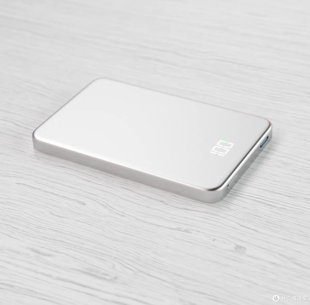 做了一圈功课,终于给即将到来的iPhone 17挑到两块真香磁吸宝
