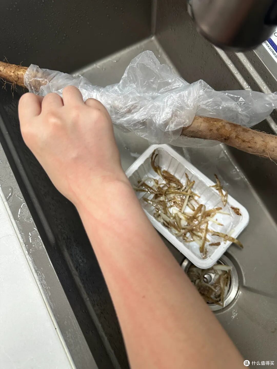 再次被老妈的“厨房智慧”惊呆了!一分钱不花,就解决了生活痛点