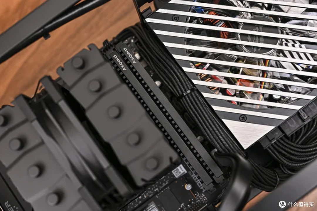 立式居家风ITX——Intel酷睿225F+铭瑄H810+分形工艺Mood装机展示