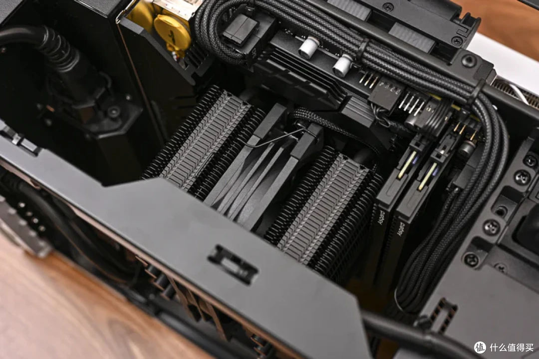 立式居家风ITX——Intel酷睿225F+铭瑄H810+分形工艺Mood装机展示