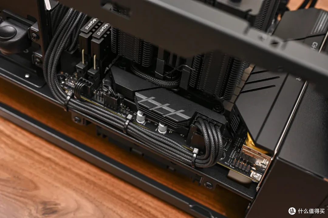 立式居家风ITX——Intel酷睿225F+铭瑄H810+分形工艺Mood装机展示