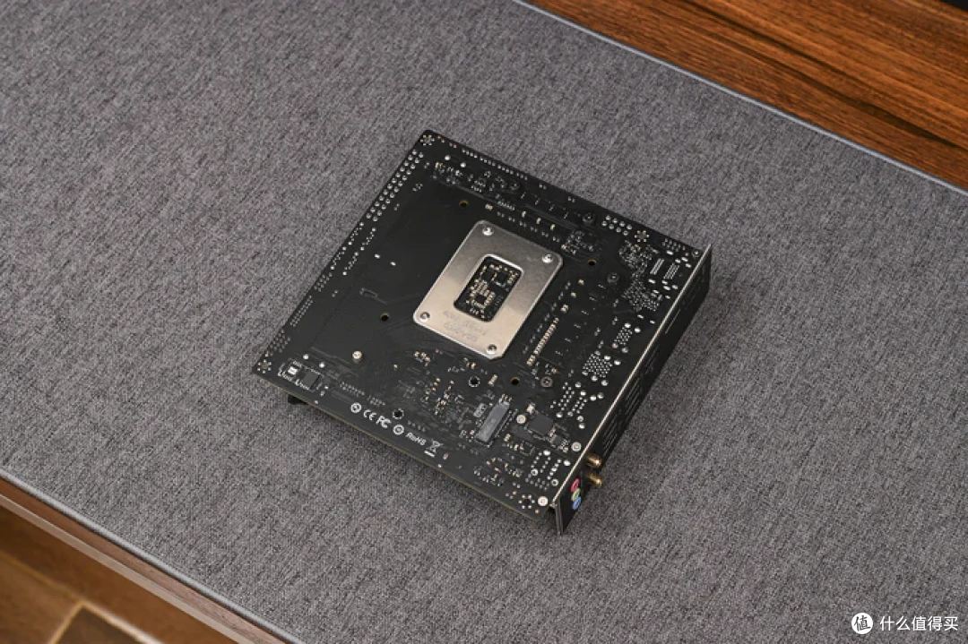 立式居家风ITX——Intel酷睿225F+铭瑄H810+分形工艺Mood装机展示