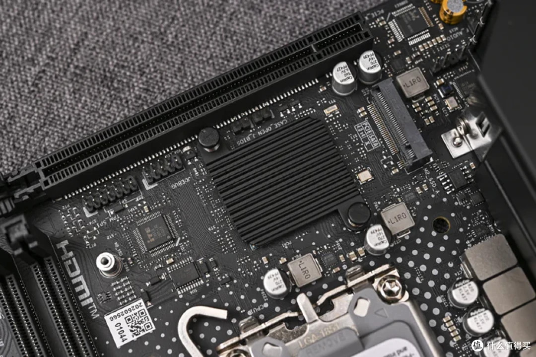 立式居家风ITX——Intel酷睿225F+铭瑄H810+分形工艺Mood装机展示