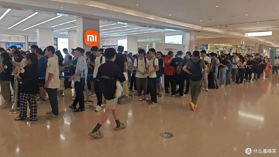 雷军笑了,卢伟冰失算了,小米17系列真对标苹果,顶配版更受欢迎